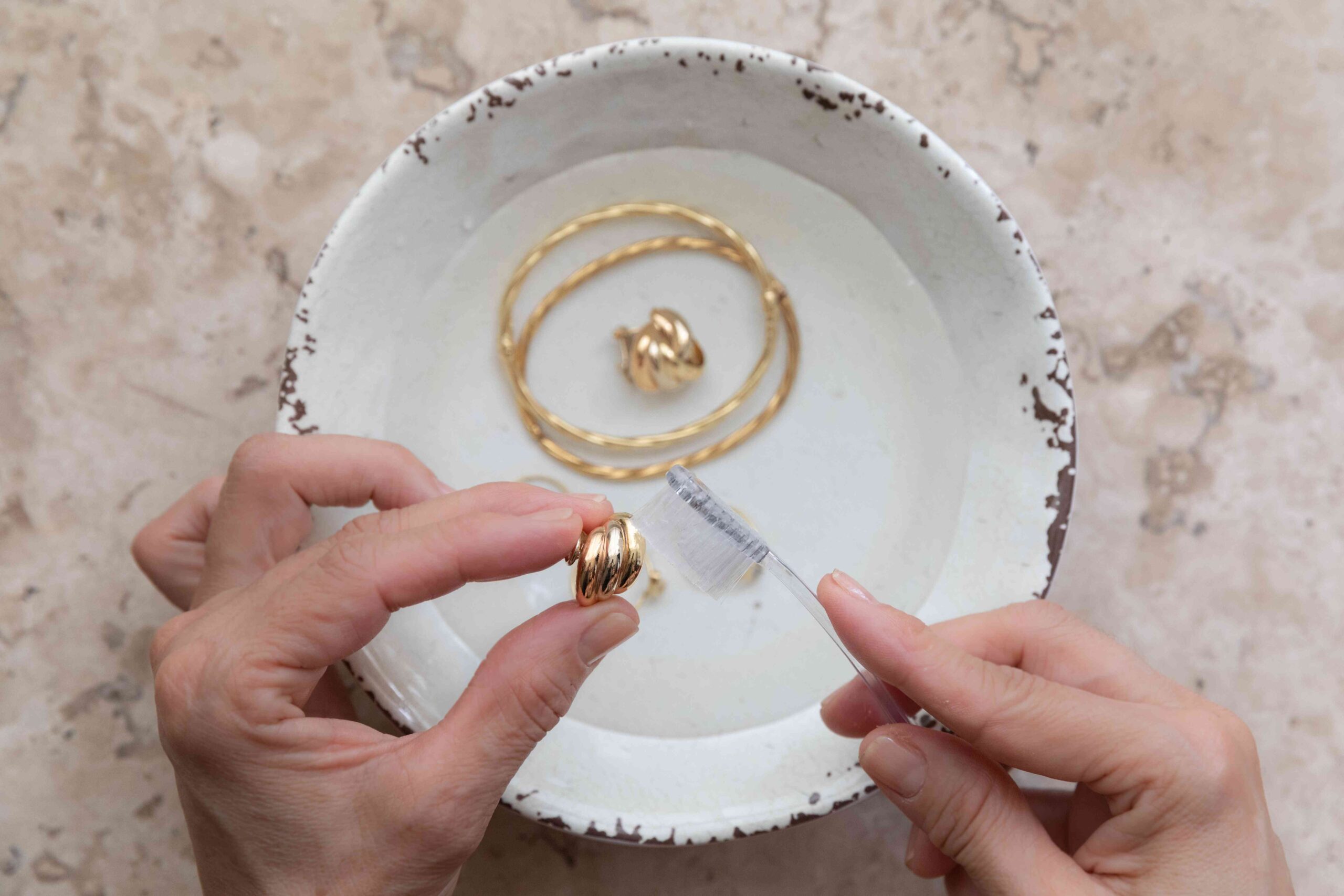 Learn the way to Clear Jewelry of Any Type and Make It Shine