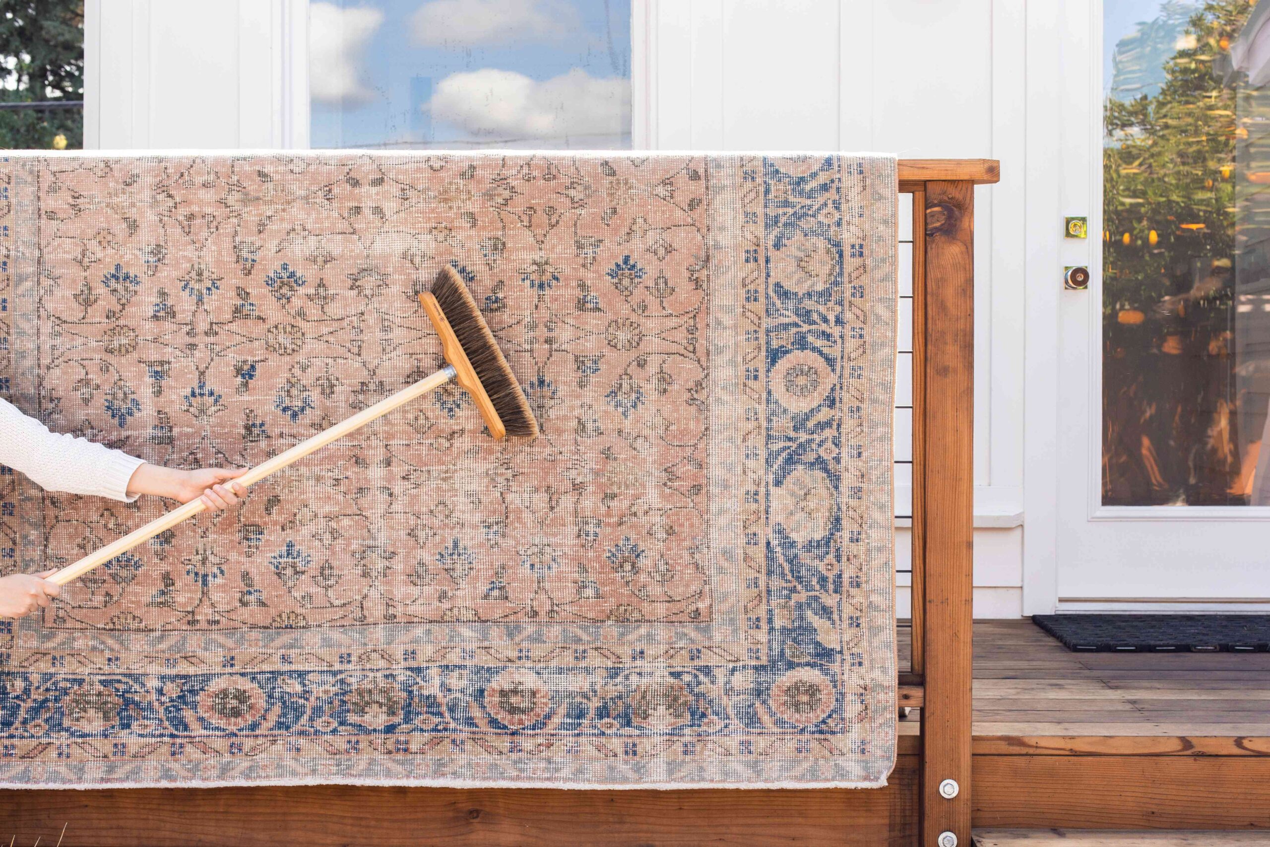 How one can Clear Oriental Rugs at Home Like a Skilled